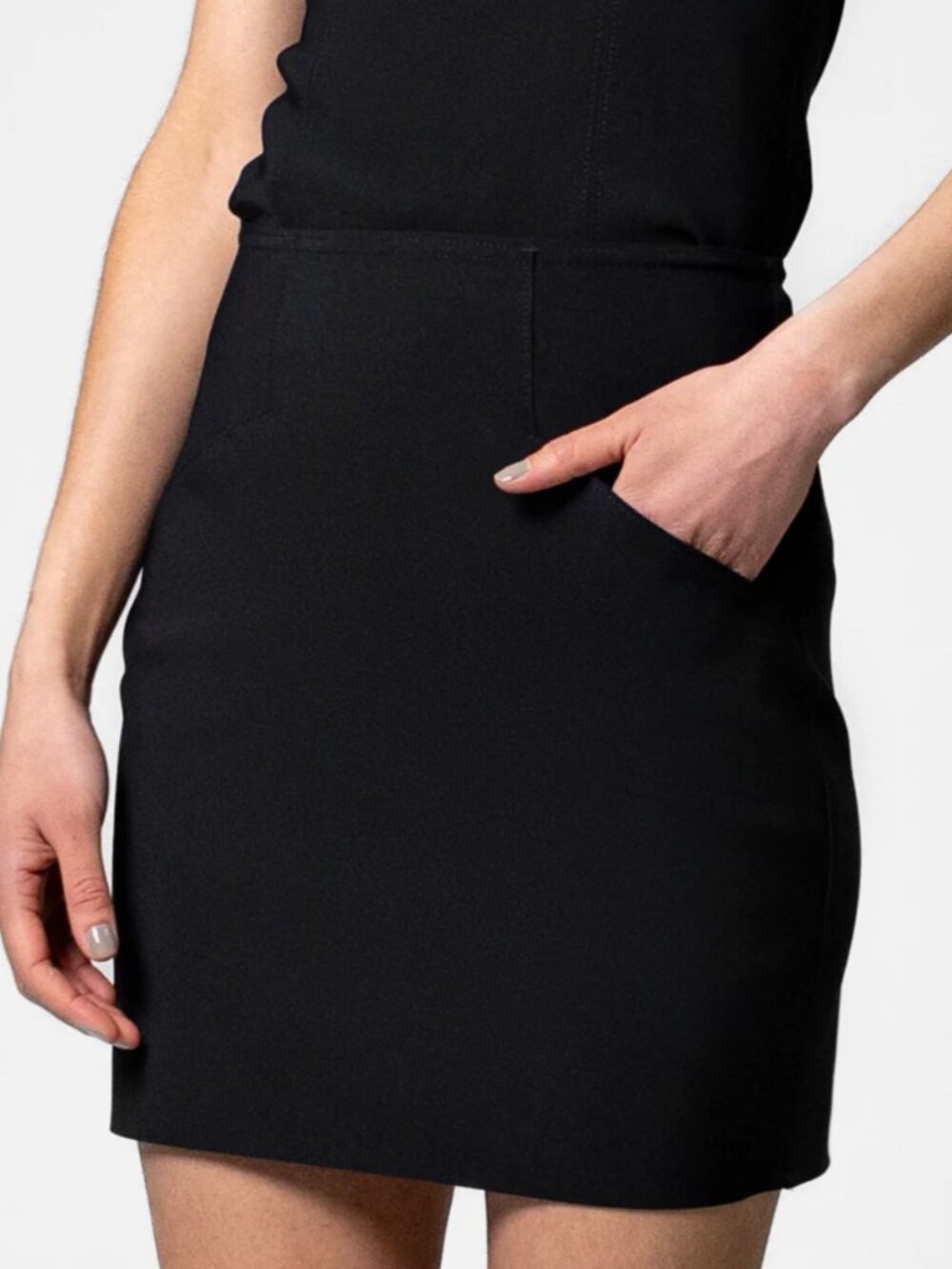 $275 NWT Maria Pinto Black Chantal Short Skirt size Large